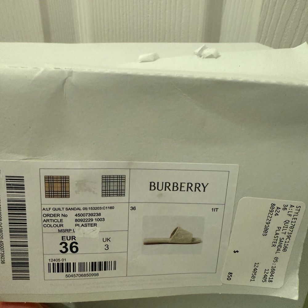 Burberry Quilted Slides in Light Gray. Flat Sandals. US-6 - Picture 7 of 9